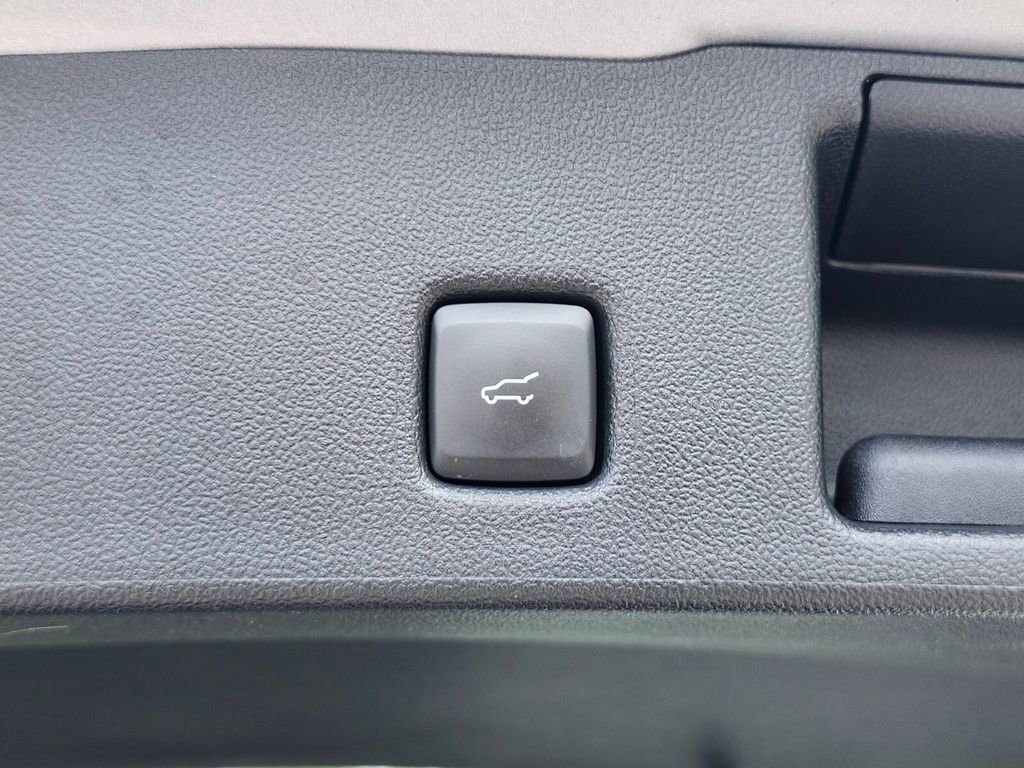 Certified 2022 Ford Escape SEL w/ Technology Package AWD/4WD image 34