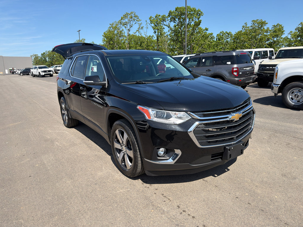 Used 2021 Chevrolet Traverse LT w/ LT Premium Package image 4