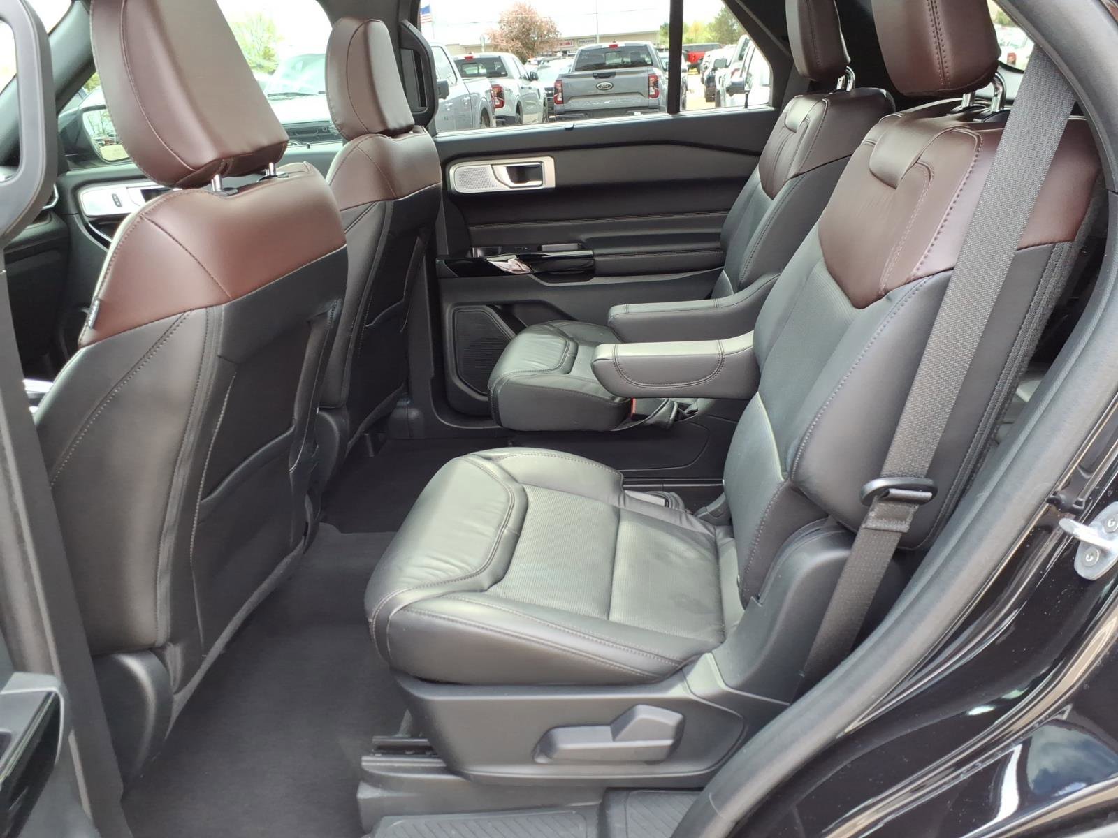 Certified 2023 Ford Explorer Platinum w/ Technology Package AWD/4WD image 14