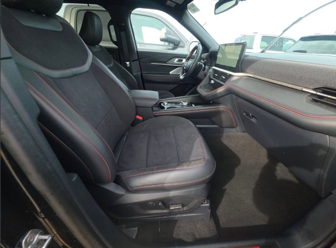 Certified 2025 Ford Explorer ST image 16