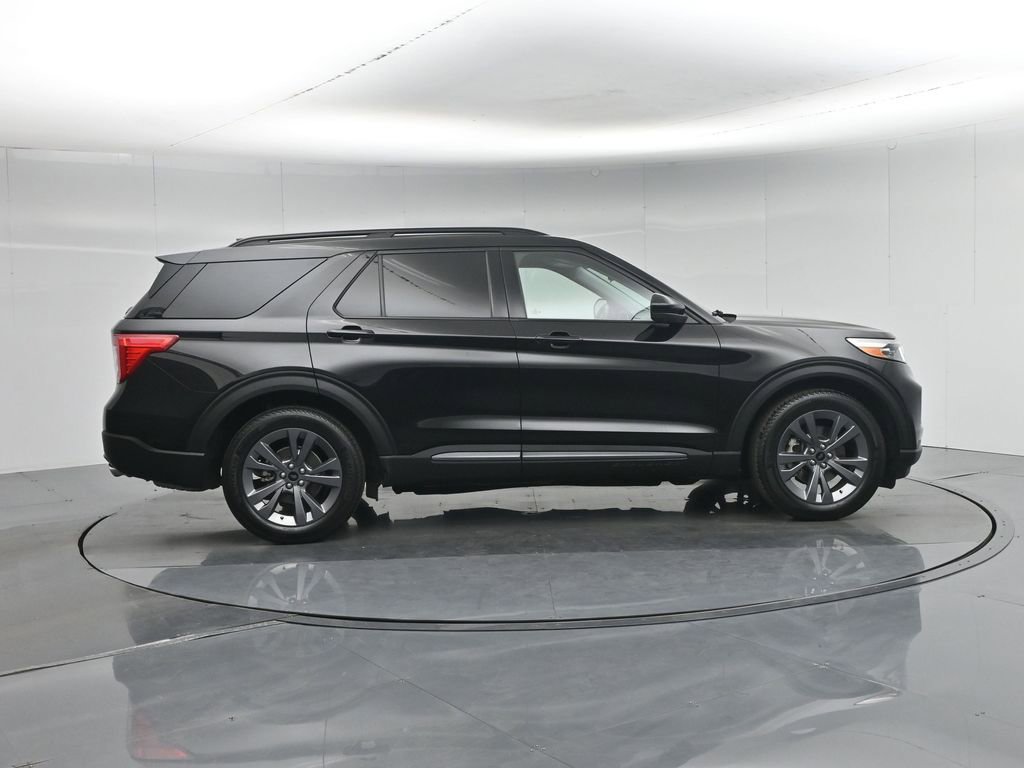 Certified 2022 Ford Explorer XLT w/ Equipment Group 202A RWD image 28