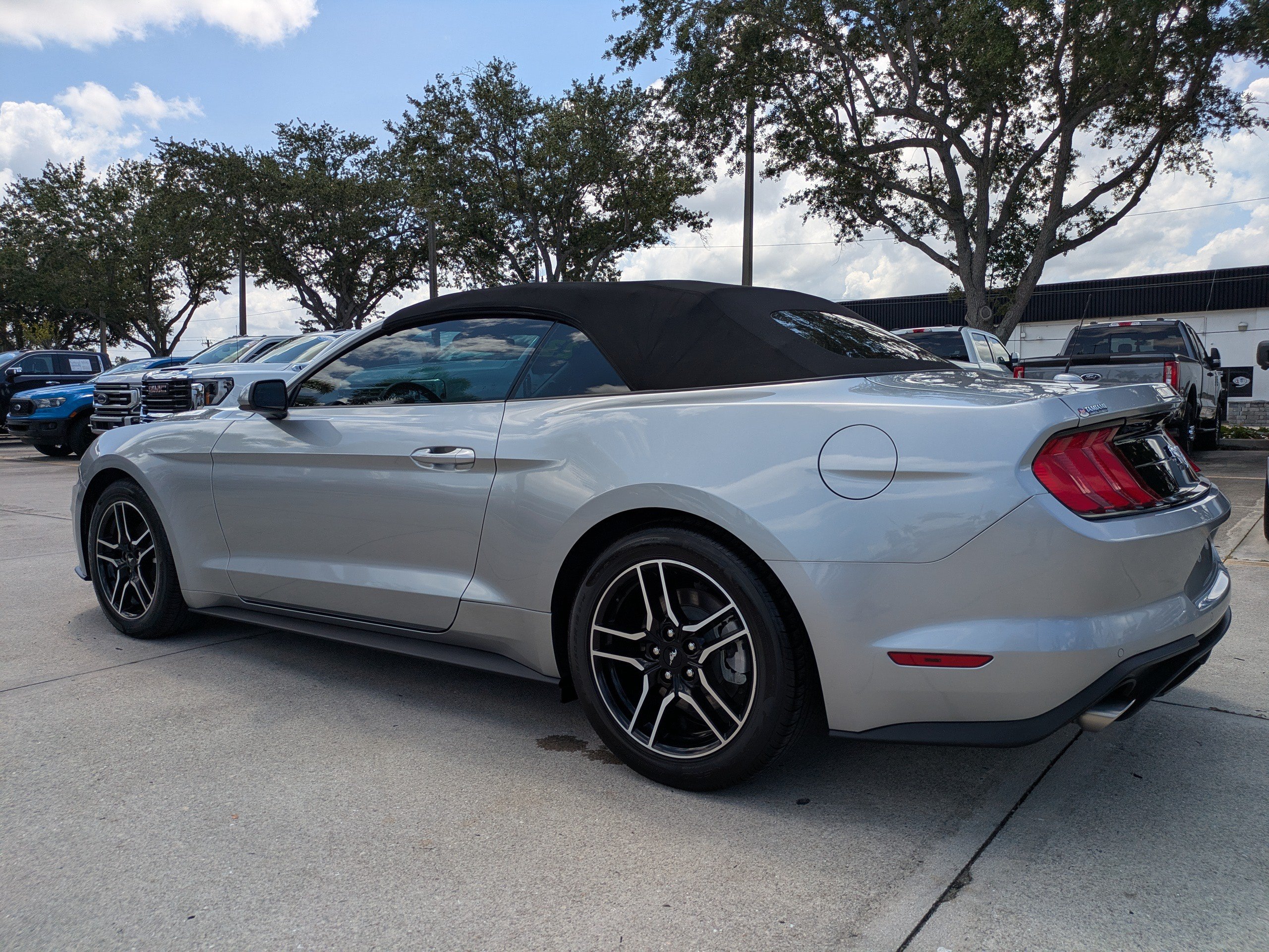 Certified 2023 Ford Mustang Convertible w/ Equipment Group 101A RWD image 6