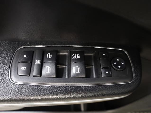 Used 2018 Chrysler 300 S w/ 300S Premium Group image 26