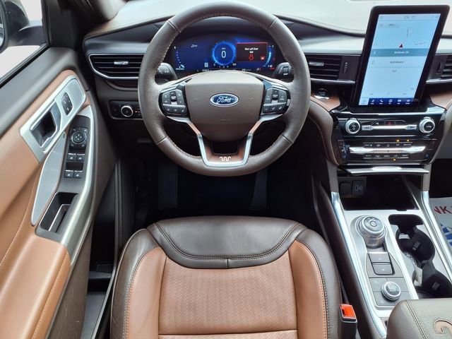 Certified 2023 Ford Explorer King Ranch w/ Technology Package AWD/4WD image 9