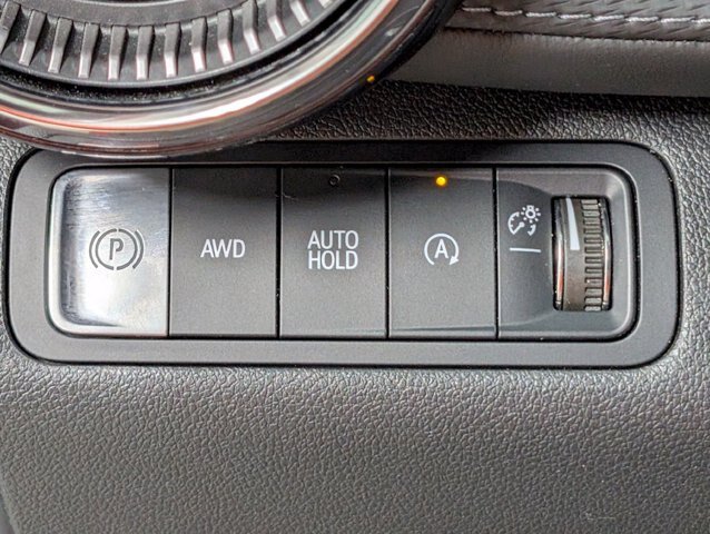 Used 2026 Chevrolet Equinox LT AWD/4WD image 10