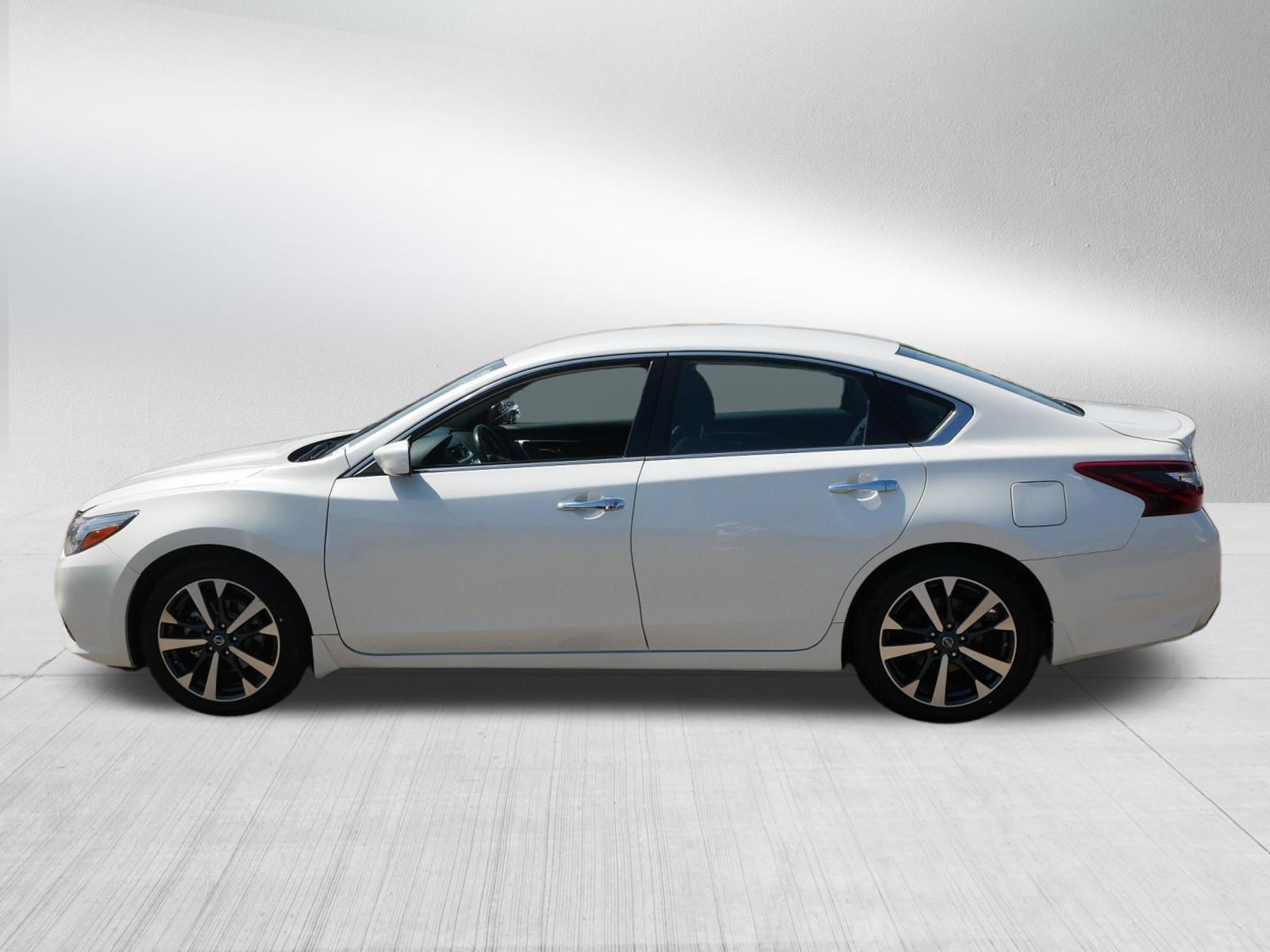 Used 2017 Nissan Altima 2.5 SR FWD image 4