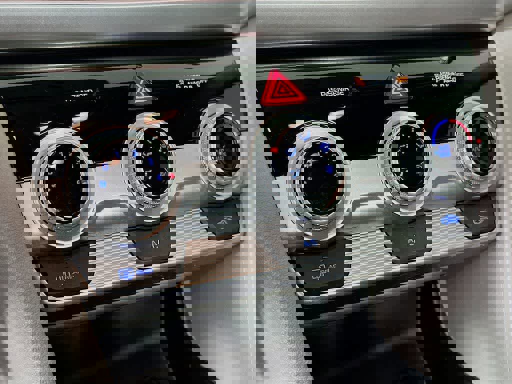 Used 2019 Hyundai Elantra SE image 20