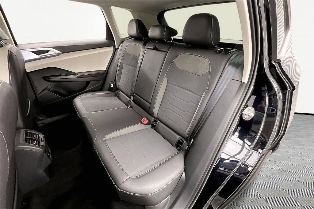 Used 2025 Volkswagen Taos SE image 26