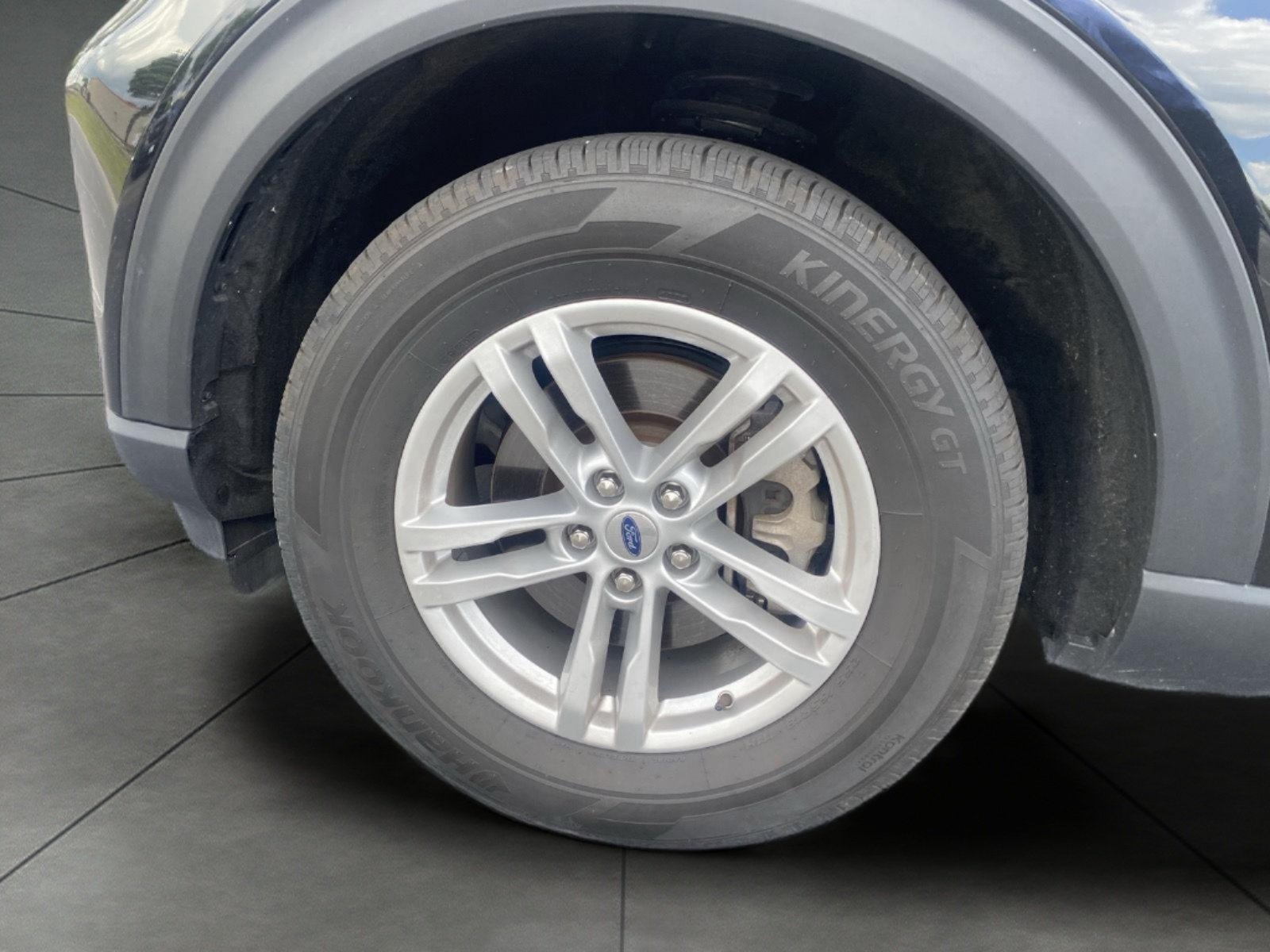 Certified 2024 Ford Explorer XLT w/ Equipment Group 202A AWD/4WD image 3