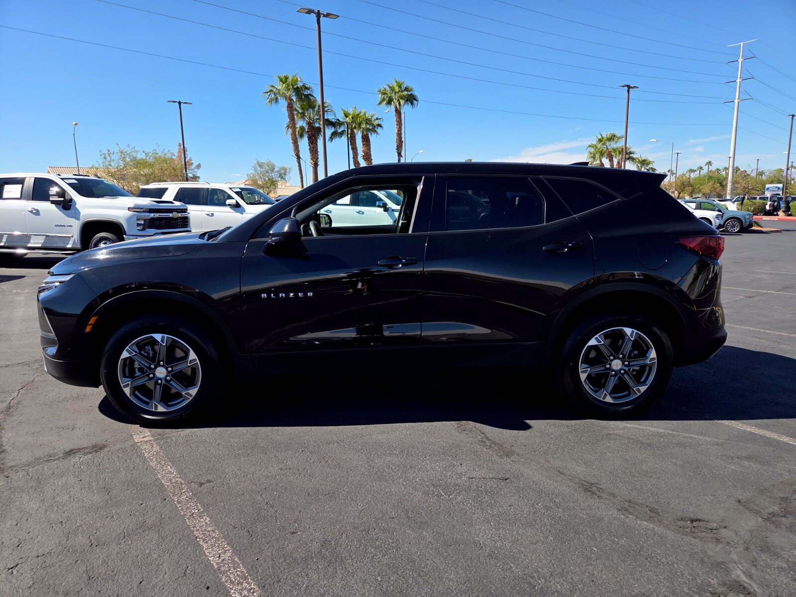 Used 2025 Chevrolet Blazer LT FWD image 3