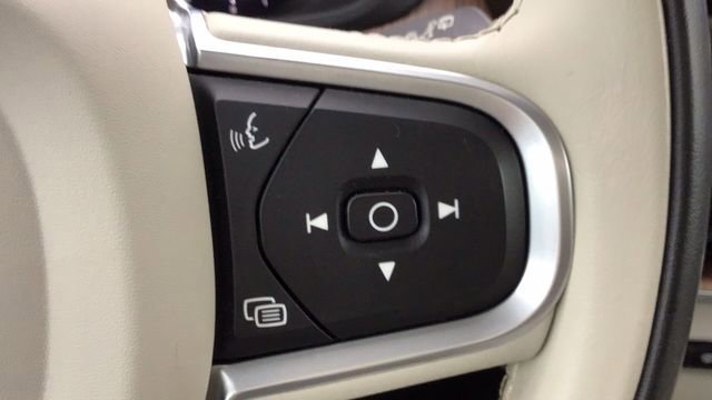 Used 2022 Volvo XC60 B5 Momentum w/ Climate Package image 22