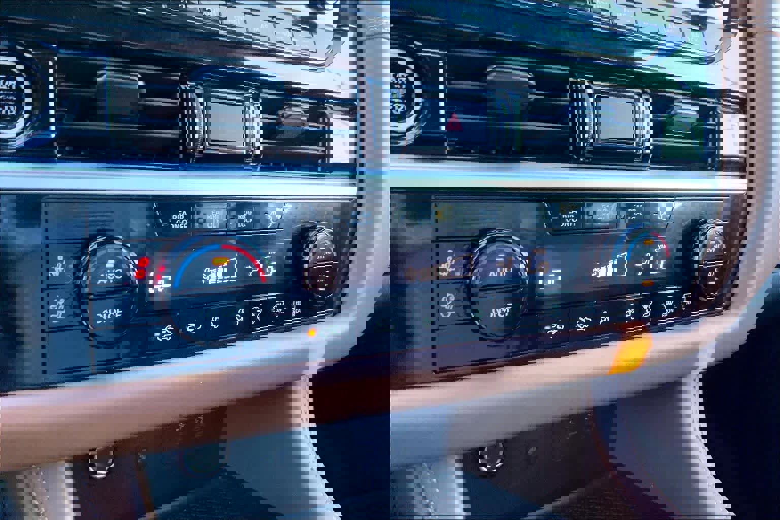 Used 2024 Nissan Pathfinder Platinum w/ Cargo Package image 28