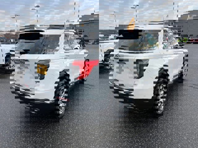 Certified 2022 Ford Explorer XLT w/ Equipment Group 202A image 5