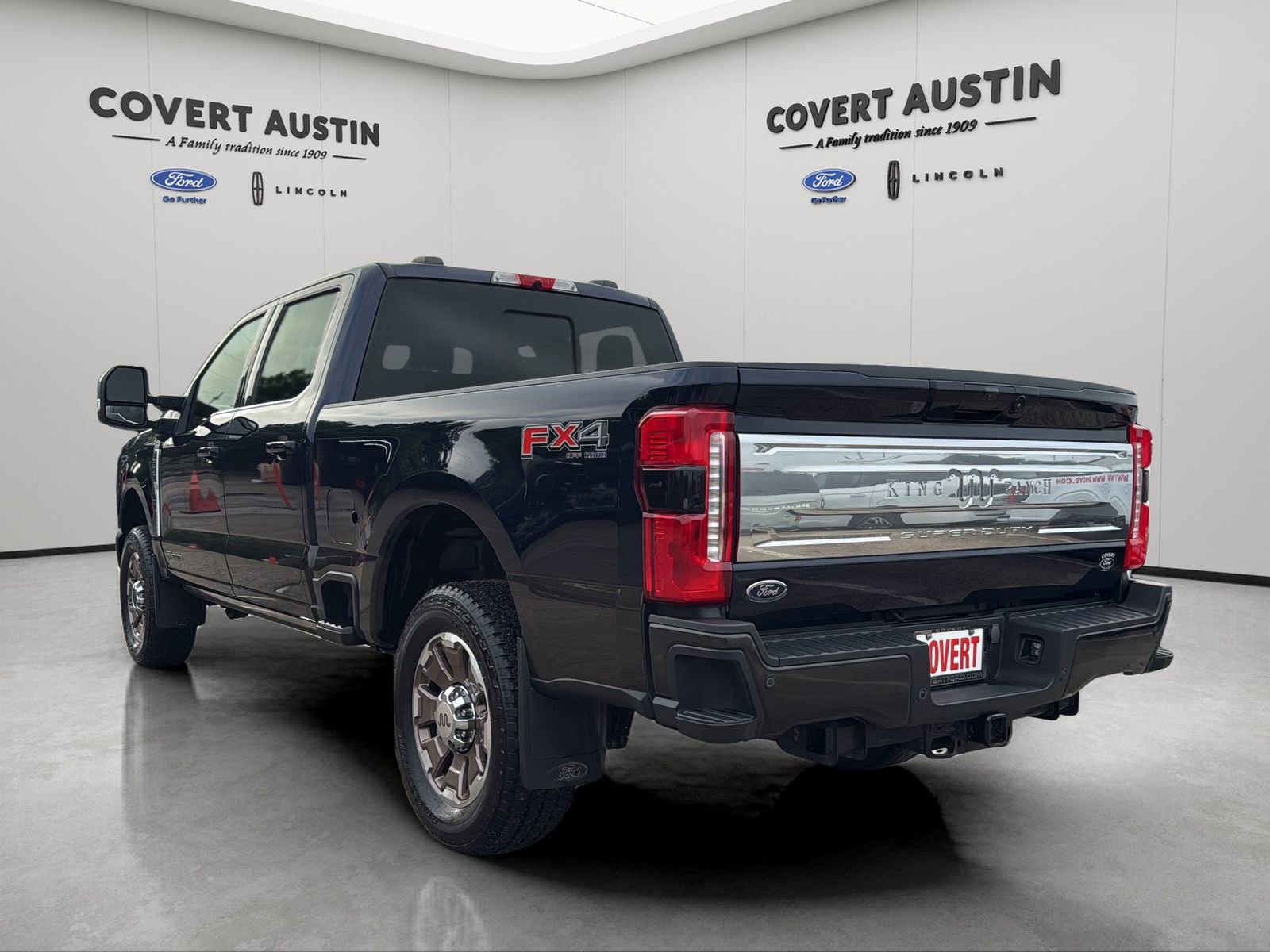 Certified 2024 Ford F250 King Ranch w/ FX4 Off-Road Package AWD/4WD image 3