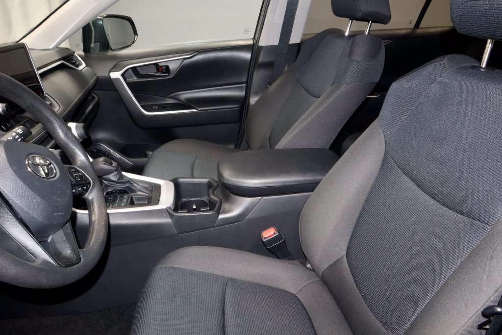 Used 2023 Toyota RAV4 LE AWD/4WD image 23