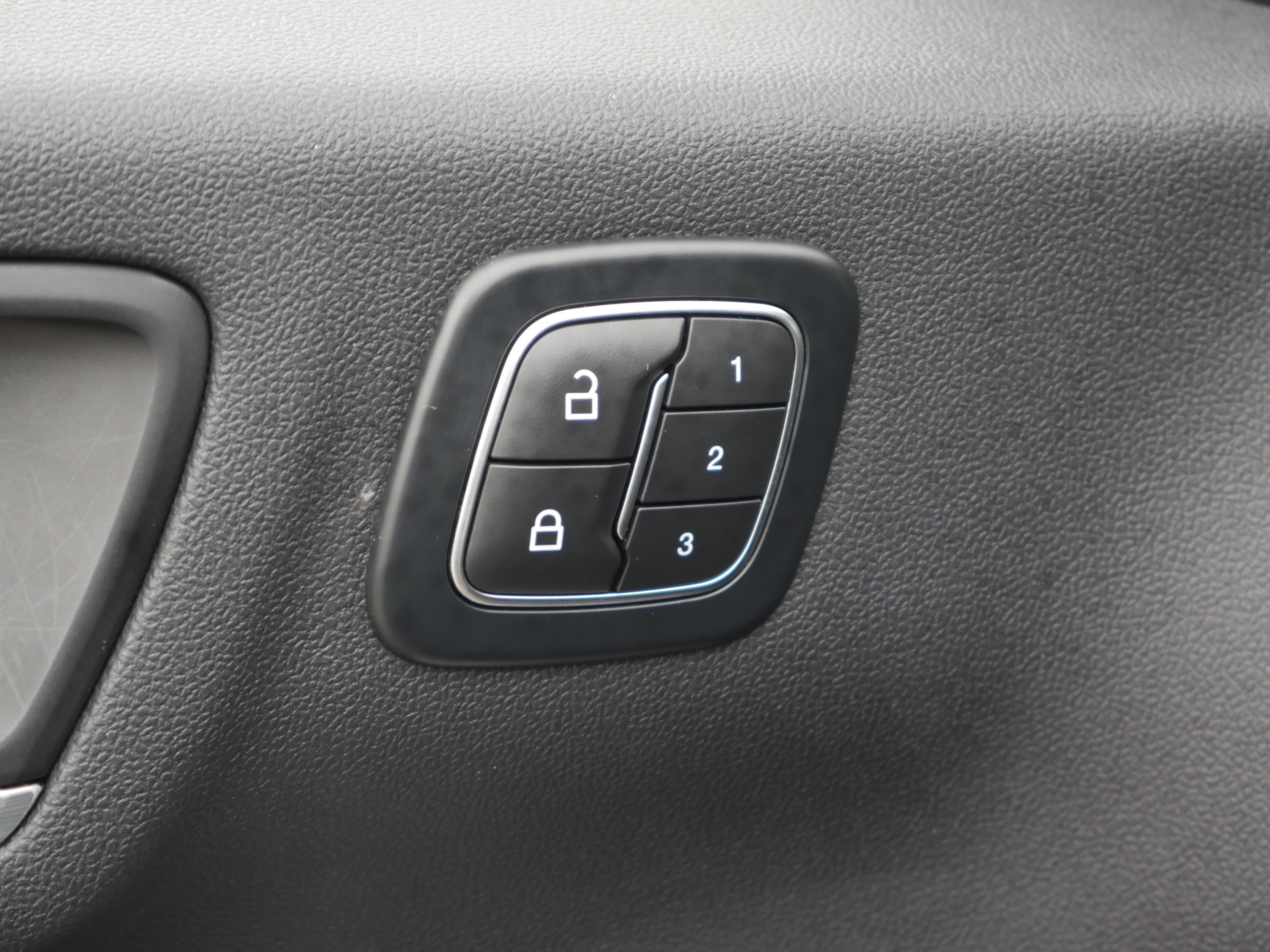 Certified 2025 Ford Escape Platinum AWD/4WD image 35