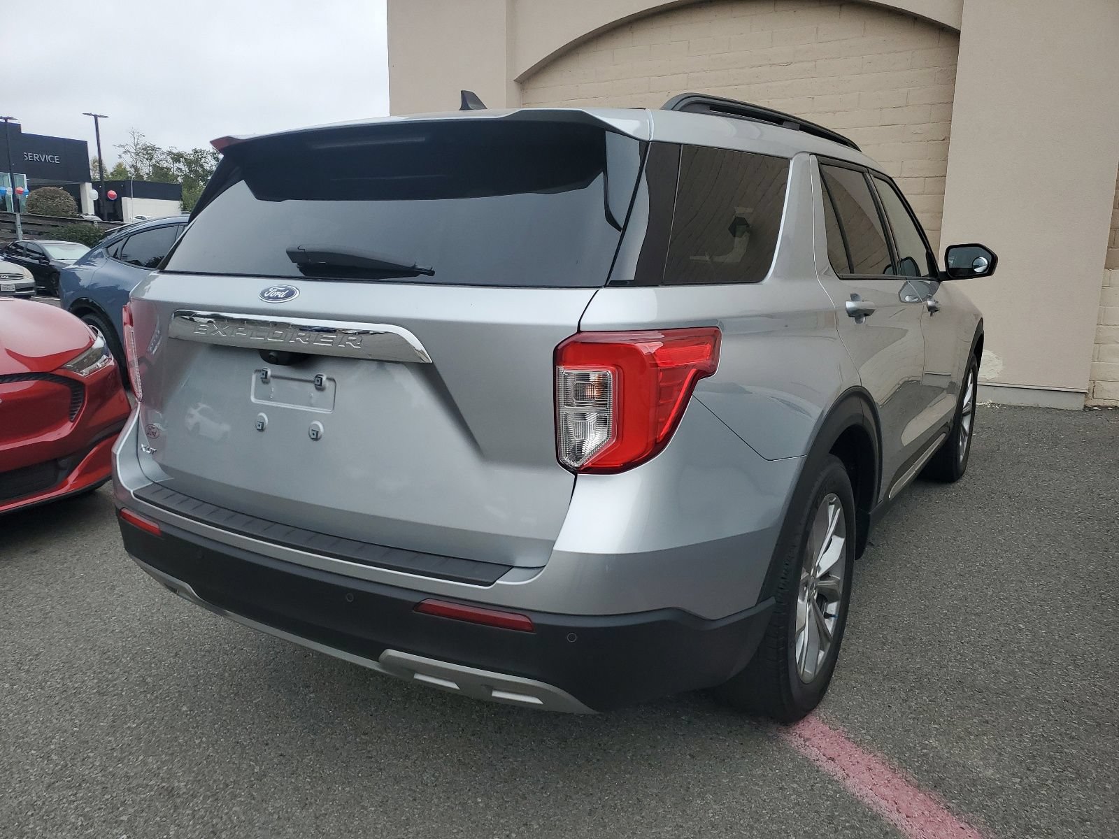 Certified 2023 Ford Explorer XLT w/ Equipment Group 202A RWD image 10