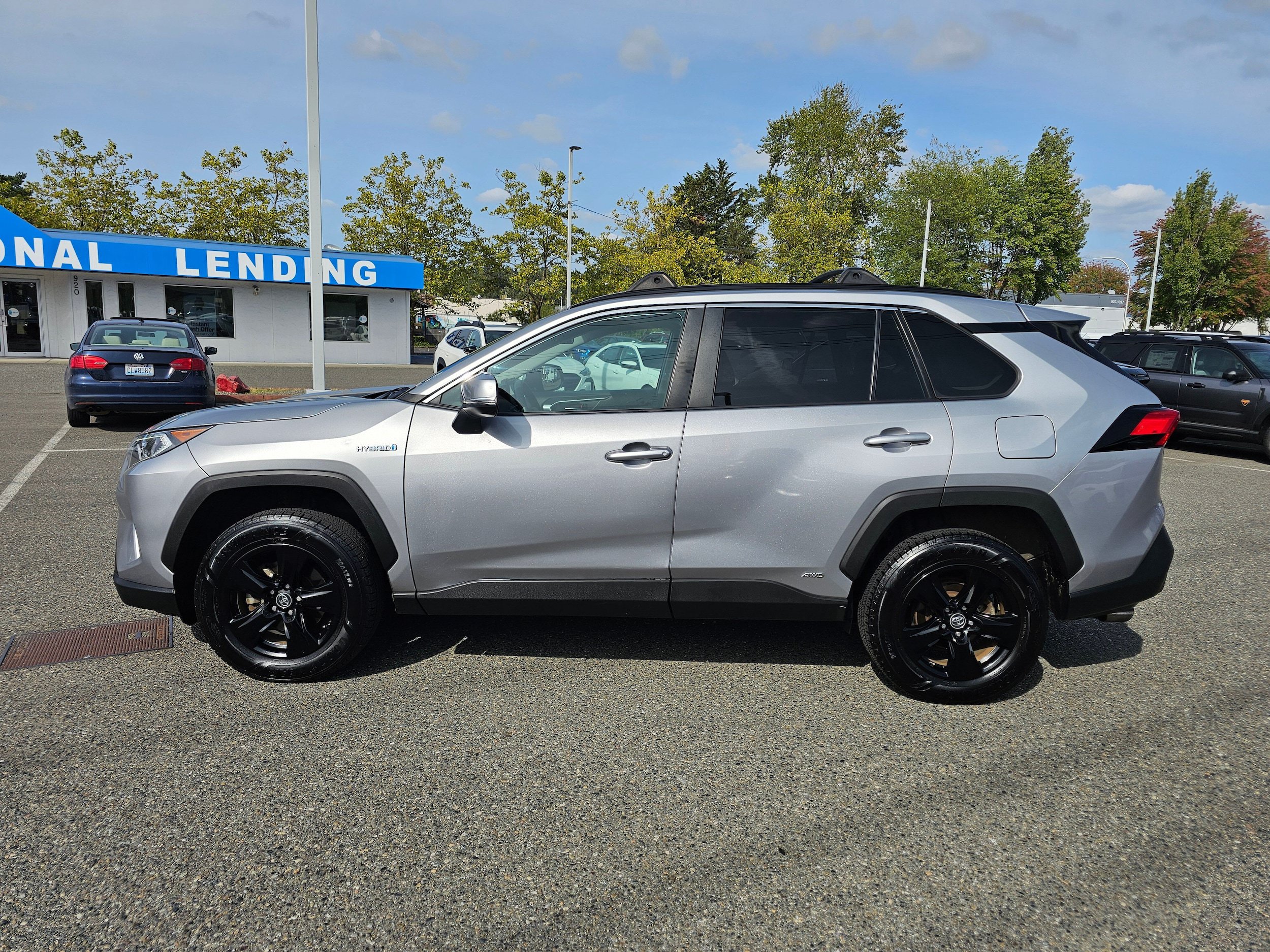 Used 2021 Toyota RAV4 XLE AWD/4WD image 8