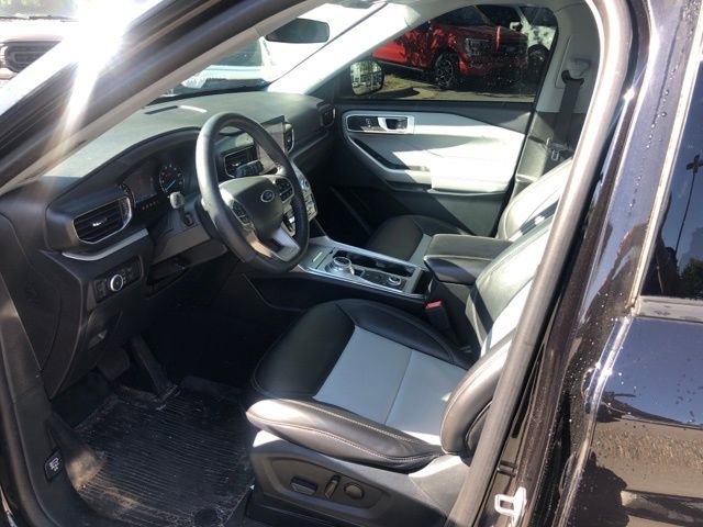 Certified 2023 Ford Explorer XLT w/ Equipment Group 202A AWD/4WD image 6