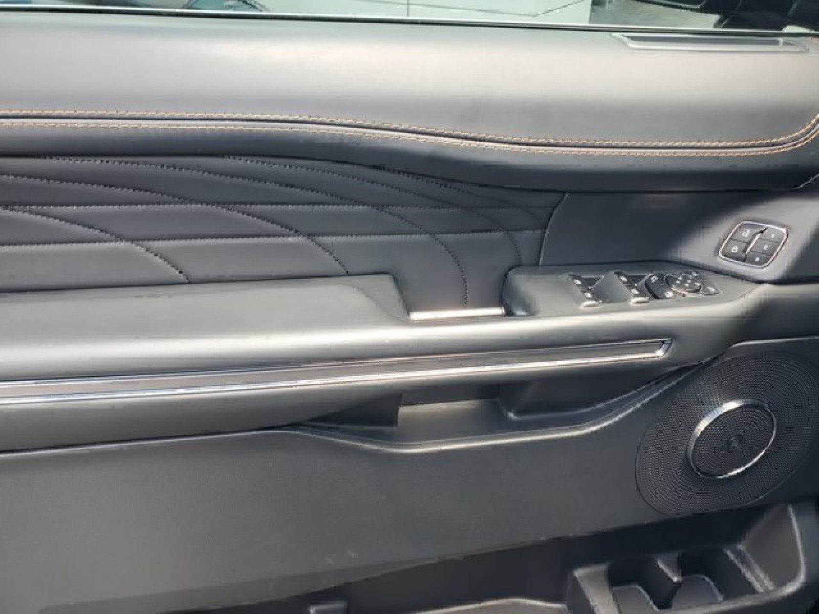 Certified 2024 Ford Expedition Max Platinum RWD image 14