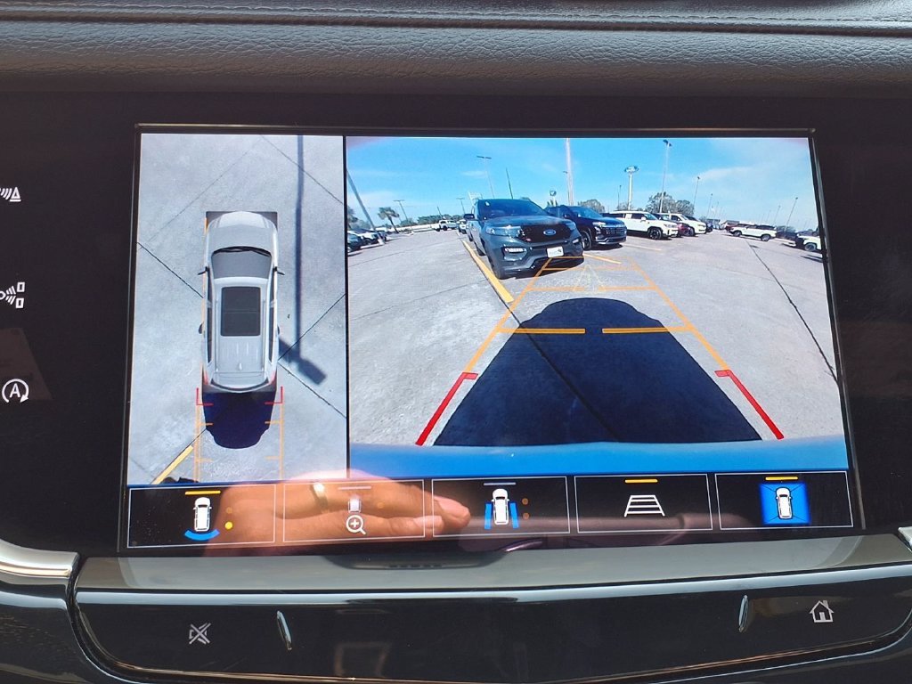 Used 2024 Cadillac XT6 Premium Luxury w/ Technology Package FWD image 11