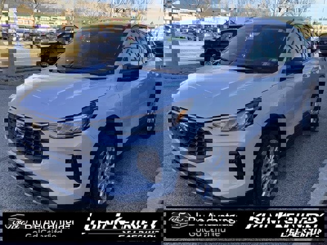 Certified 2025 Ford Escape Active w/ Cold Weather Package image 2