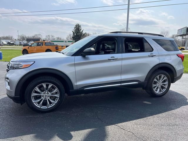 Certified 2022 Ford Explorer XLT w/ Equipment Group 202A AWD/4WD image 3