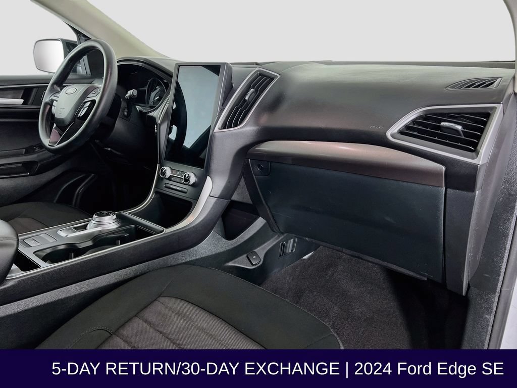 Certified 2024 Ford Edge SE w/ Black Appearance Package AWD/4WD image 32