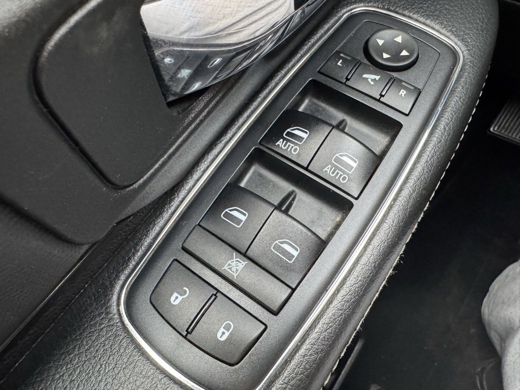 Used 2017 RAM 1500 Rebel w/ Luxury Group image 27