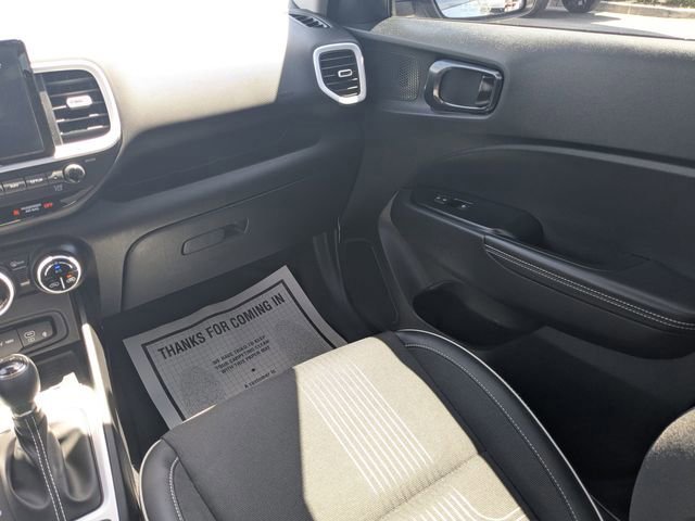 Used 2024 Hyundai Venue Limited image 15