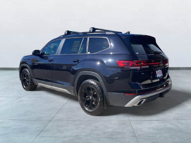 Used 2024 Volkswagen Atlas Peak Edition SE AWD/4WD image 5