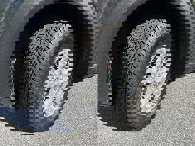 Certified 2023 Ford Explorer XLT image 2