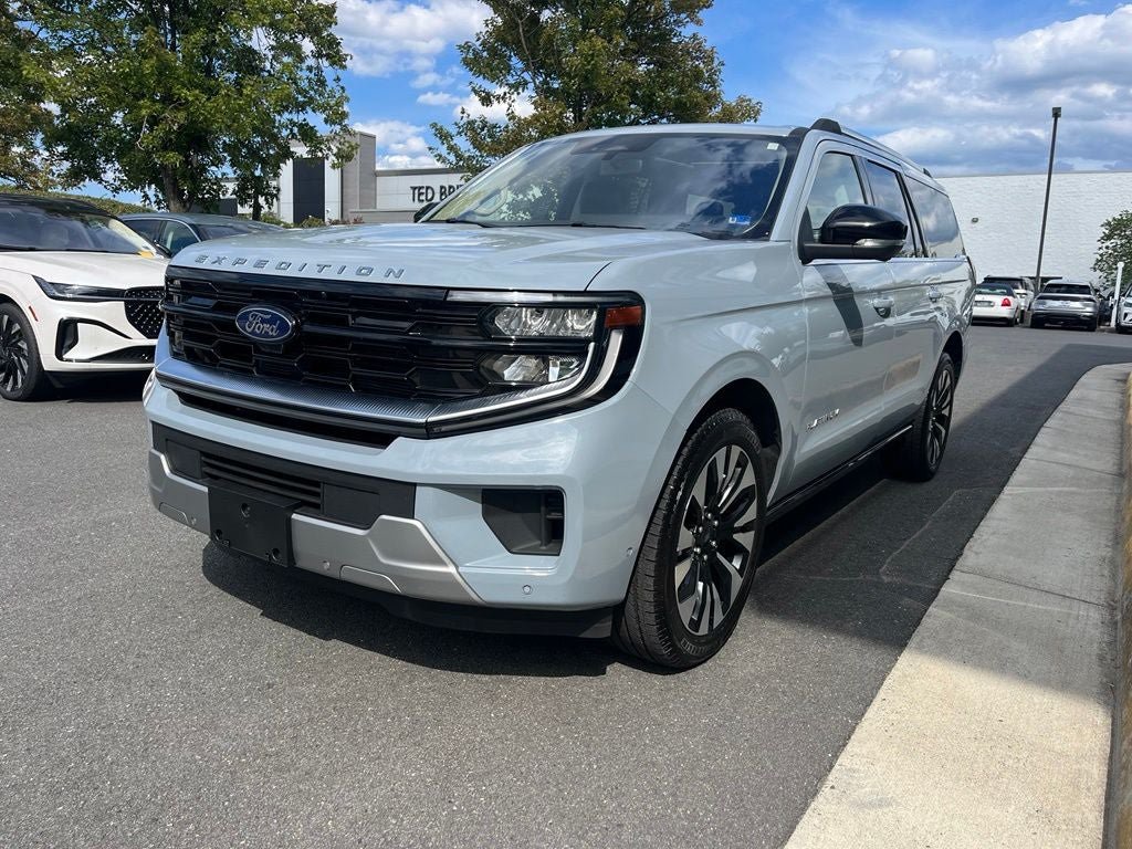 Certified 2025 Ford Expedition Max Platinum w/ Driver's Package AWD/4WD image 3