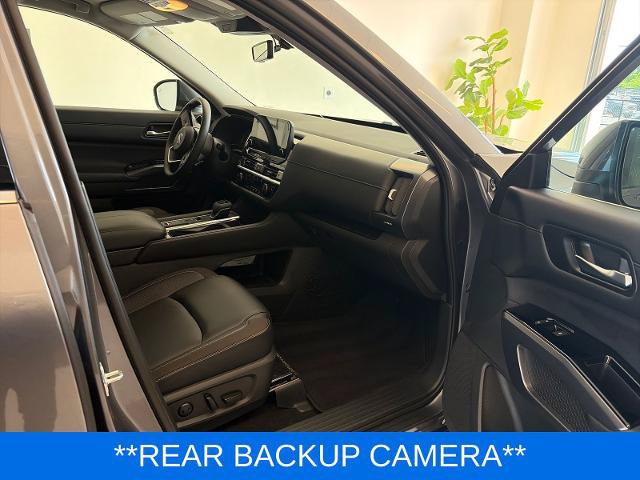 Used 2023 Nissan Pathfinder SL w/ Cargo Package FWD image 8