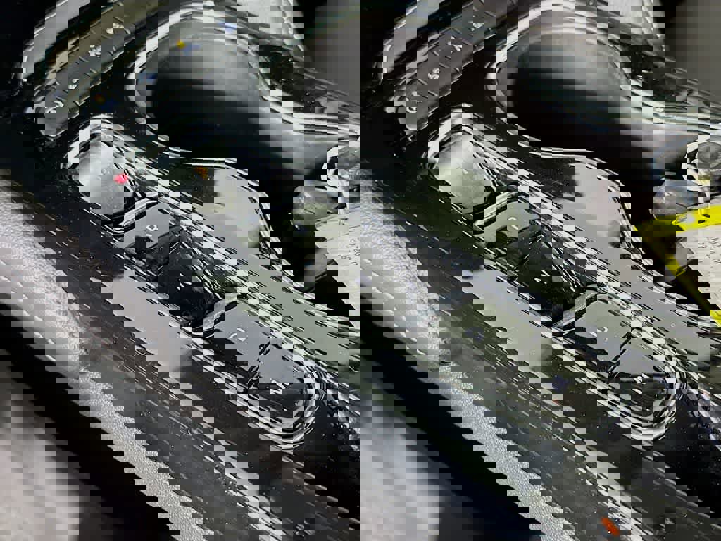 Used 2023 Buick Envision Essence image 19