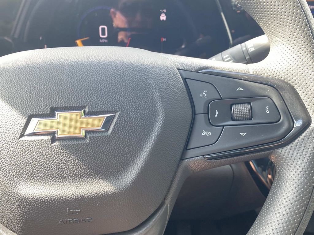 Used 2024 Chevrolet Trax LT FWD image 32