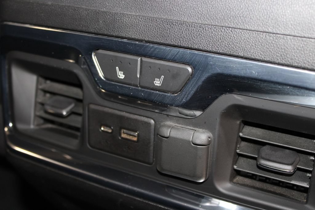 Used 2020 Chevrolet Silverado 3500 LTZ AWD/4WD image 34