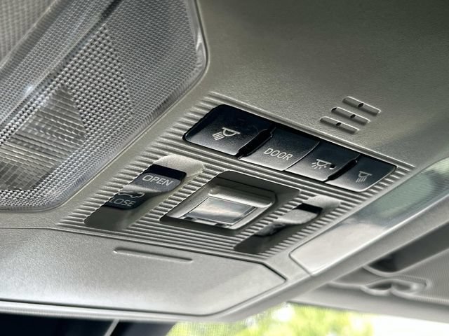 Used 2020 Toyota RAV4 XLE w/ Convenience Package FWD image 40