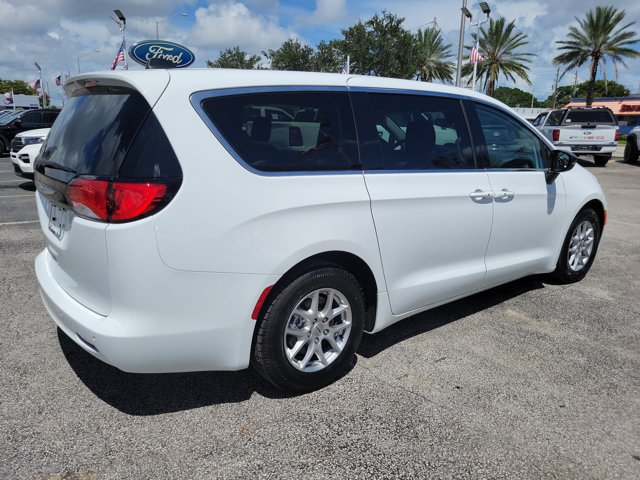 Used 2024 Chrysler Voyager LX FWD image 7