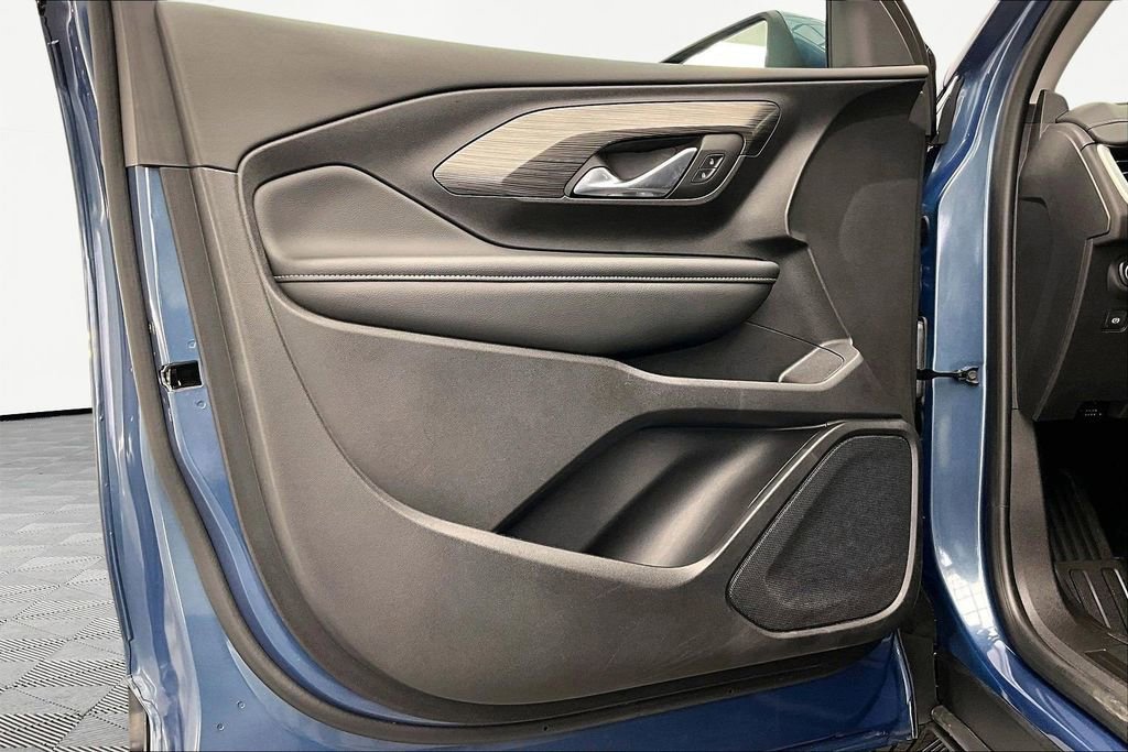 Used 2024 GMC Terrain SLE w/ Driver Convenience Package image 23