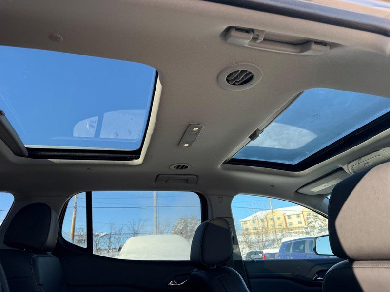 Used 2022 GMC Acadia SLT w/ Technology Package image 15