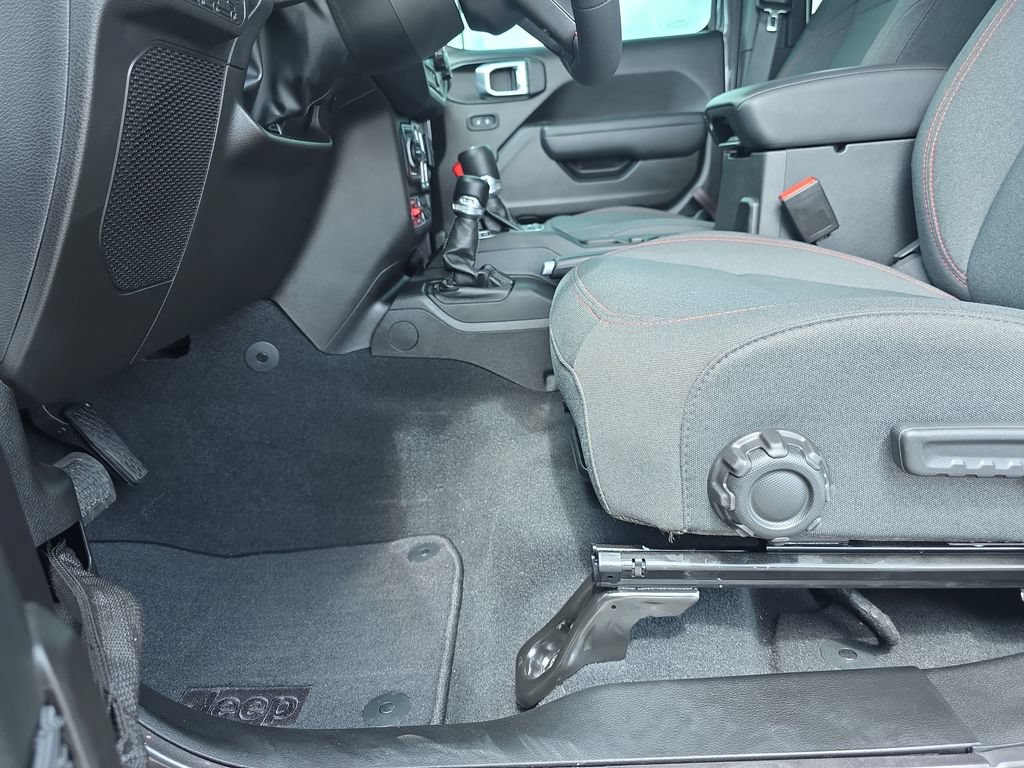 Used 2024 Jeep Wrangler Unlimited Rubicon w/ Technology Group AWD/4WD image 11