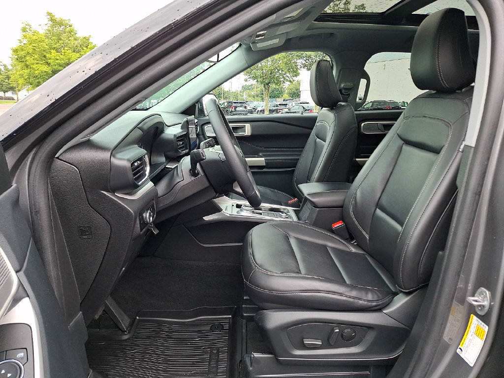 Certified 2023 Ford Explorer XLT w/ Equipment Group 202A AWD/4WD image 15