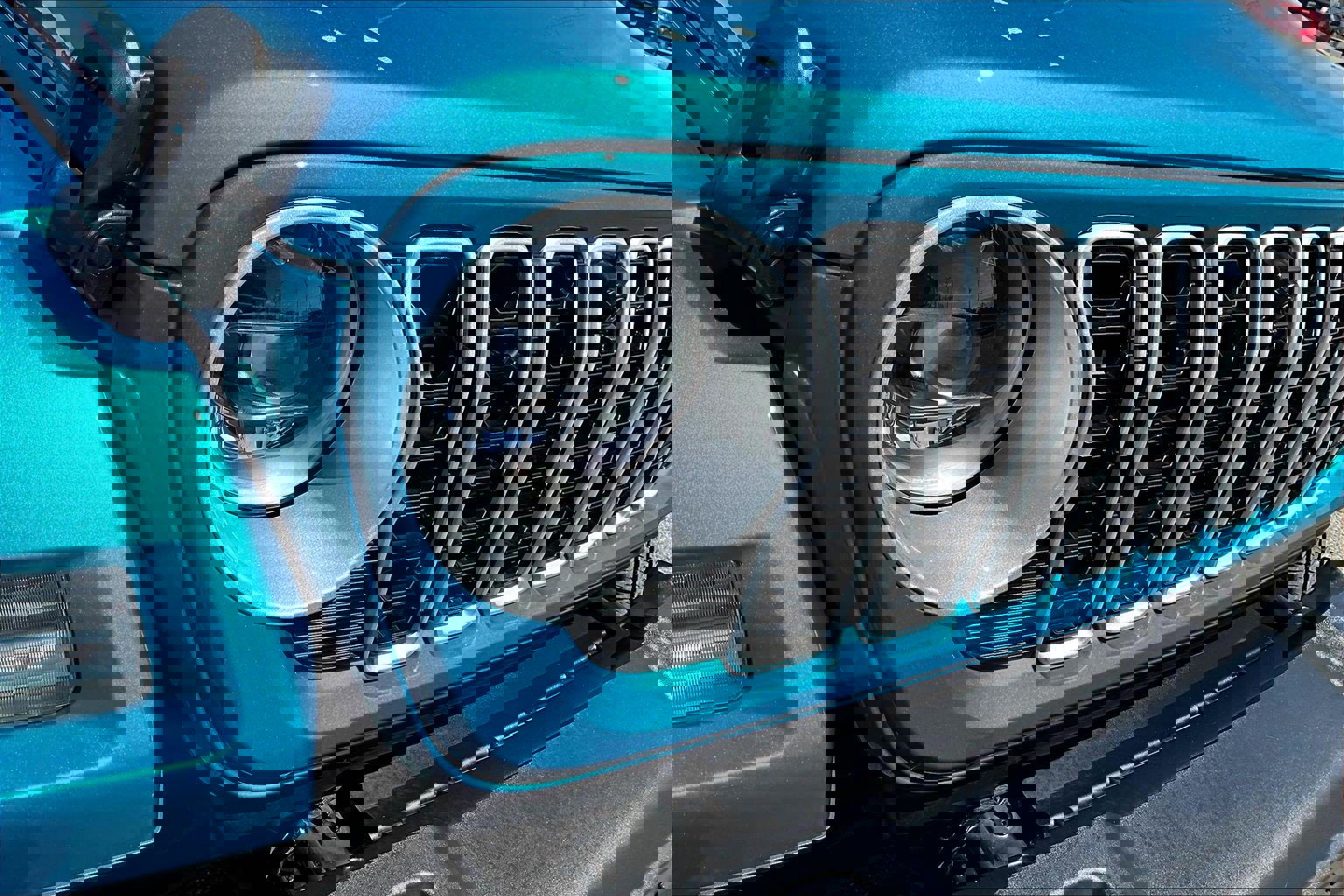 Used 2024 Jeep Wrangler Sahara w/ Technology Group AWD/4WD image 29