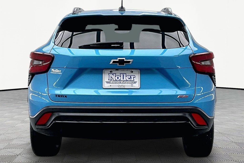 Used 2025 Chevrolet Trax RS w/ Driver Confidence Package FWD image 4