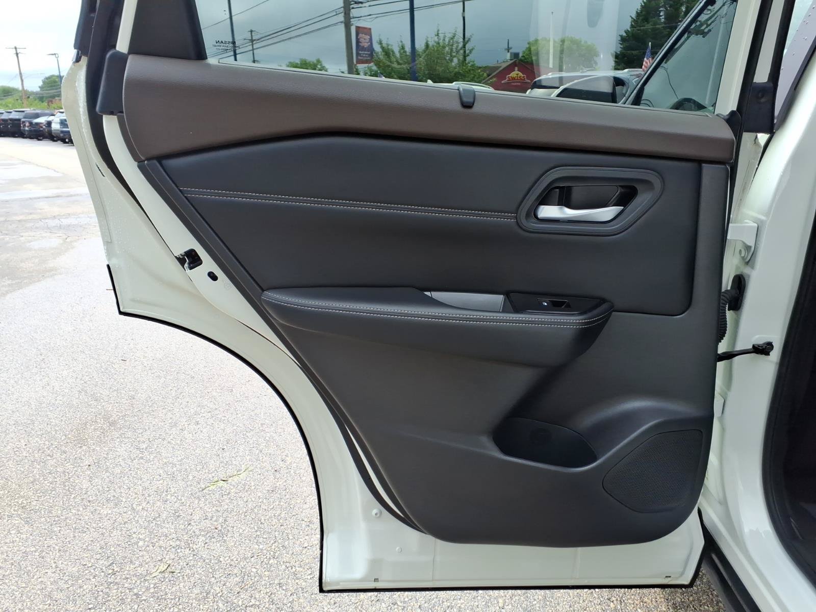 Used 2023 Nissan Rogue SV w/ SV Premium Package AWD/4WD image 12