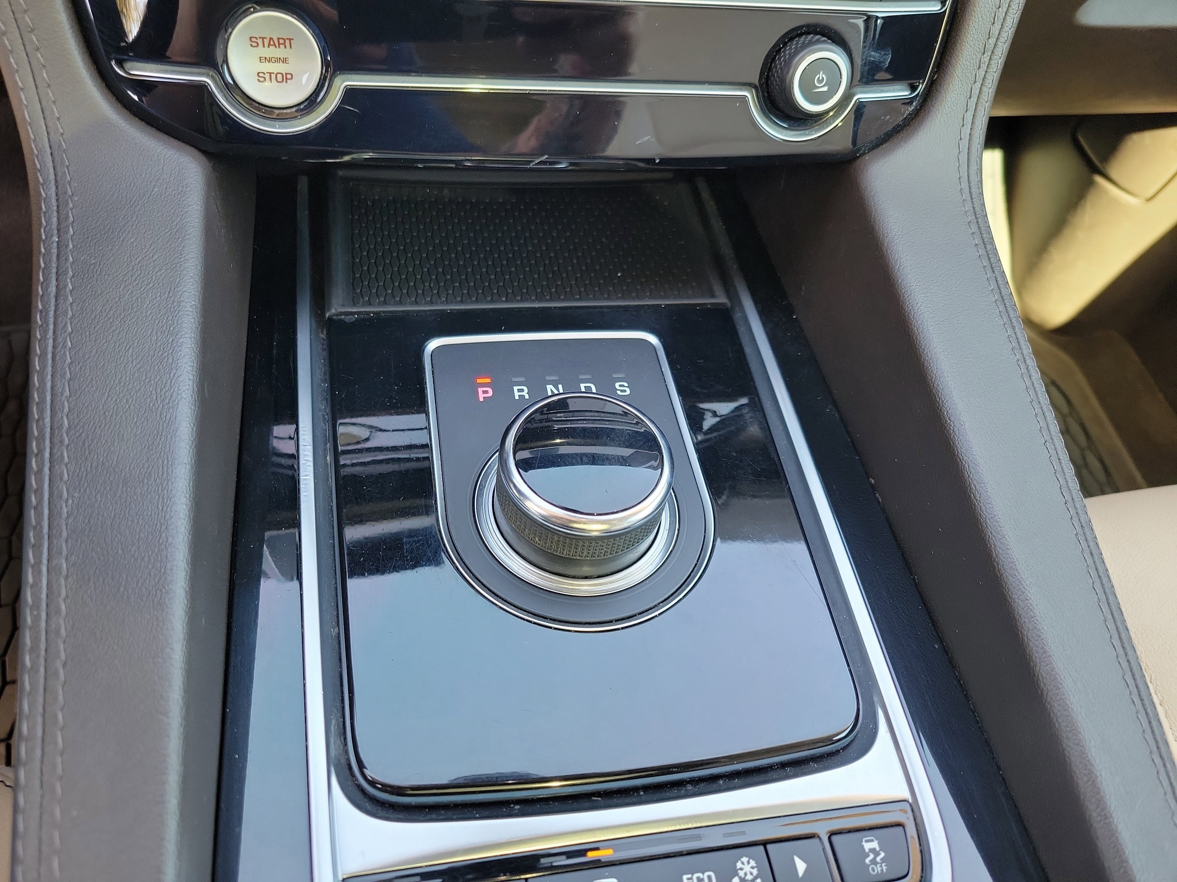 Used 2020 Jaguar F-PACE Prestige image 21