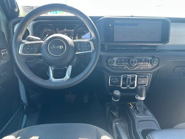 Used 2024 Jeep Wrangler Unlimited Sahara AWD/4WD image 13