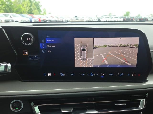 Used 2024 Chevrolet Traverse LT w/ LPO, Floor Liner Package FWD image 32