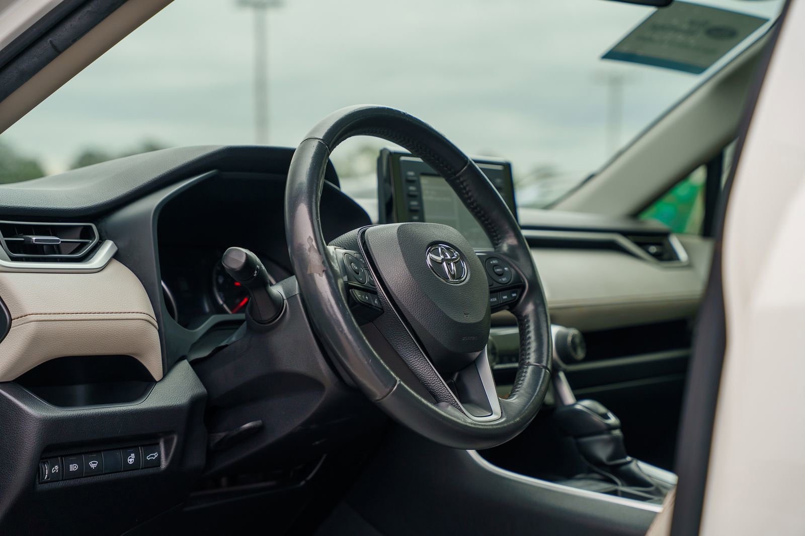 Used 2020 Toyota RAV4 XLE Premium AWD/4WD image 19